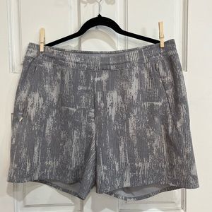 Lululemon Balencer Shorts, Men’s size XL, 6 In Length